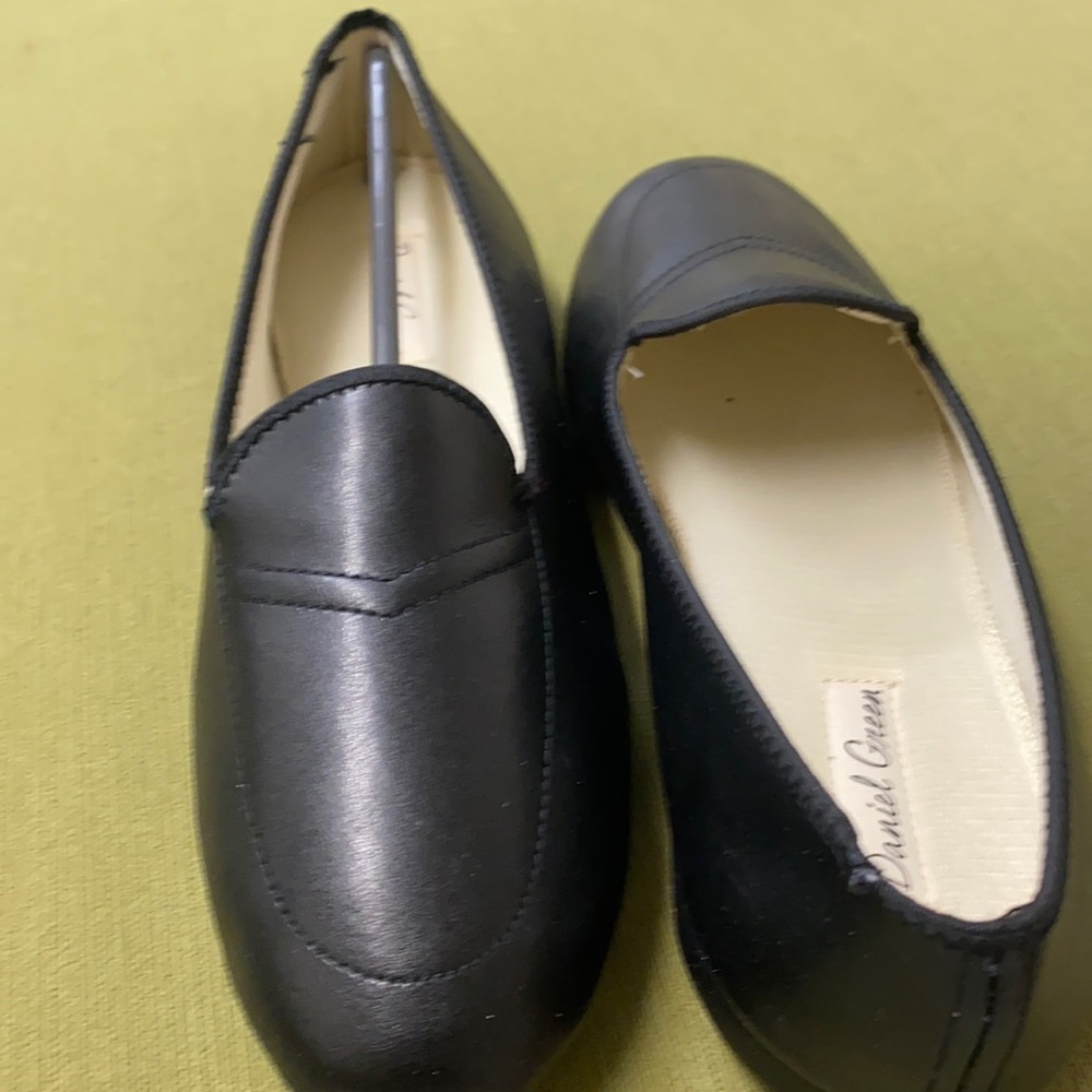 COPY - Daniel Green slippers size 10W black new in box